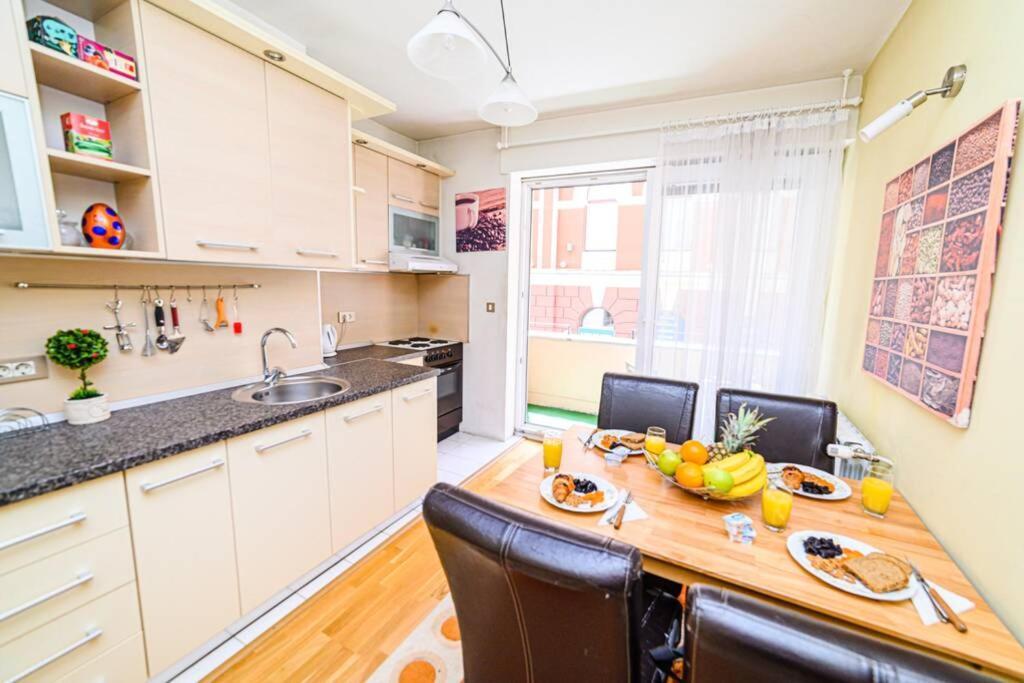 Cute And Cozy Studio With Cathedral View-Excellent Location SJJ Extérieur photo